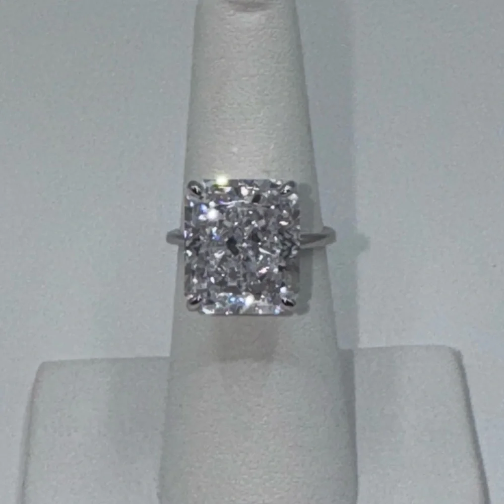 18k 7ct Radiant Cut Ring - Picture 11 of 16